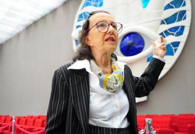 Morre aos 94 anos Marianne Peretti, criadora dos vitrais de Brasília