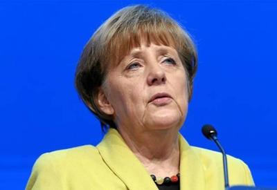 Angela Merkel rompe silêncio e condena invasão russa da Ucrânia