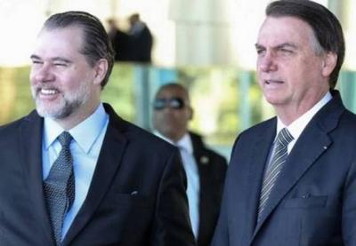 Bolsonaro aparece de surpresa na última sessão de Toffoli na presidência do STF