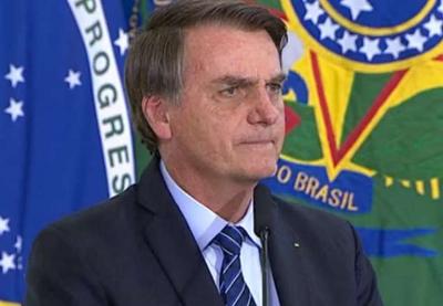 Bolsonaro assina decreto que proíbe queimadas durante período de seca