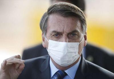 Bolsonaro diz que prolongar auxílio emergencial irá quebrar a economia