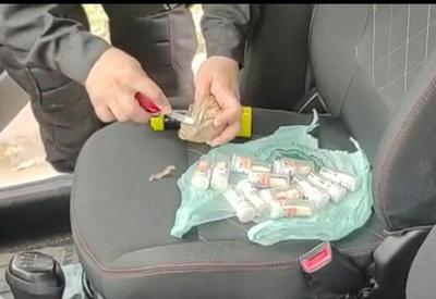 Polícia encontra cápsulas de cocaína em carro de Secretaria de Saúde