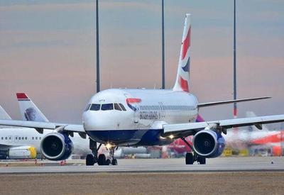 Rússia proíbe aviões vinculados ao Reino Unido em seu espaço aéreo