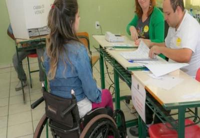Eleitor com deficiência ou mobilidade reduzida pode votar acompanhado
