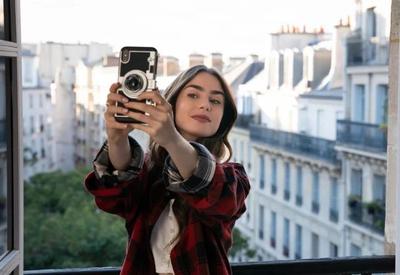 Franceses picham cenários de 'Emily em Paris' após renovação de temporada