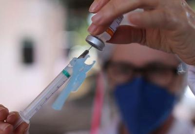 Clínicas particulares se preparam para oferecer vacina contra a covid-19