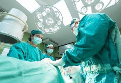 Hospital dos EUA nega transplante de coração a paciente não vacinado