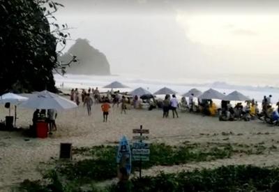 PM flagra festa clandestina em praia de Noronha; organizador foi autuado