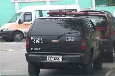 Flagrante: Policiais aceitam propina para liberar motorista sem habilitação