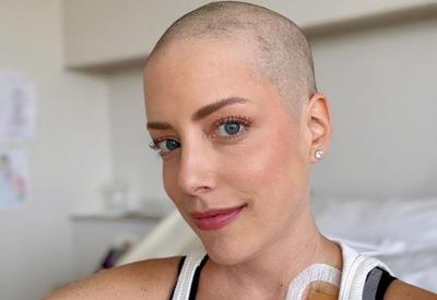 Fabiana Justus raspa cabelos em tratamento contra leucemia; veja momento