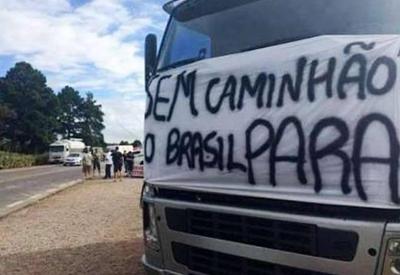 Bolsonaro faz apelo a caminhoneiros para que não façam greve