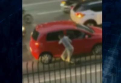 SP: adolescente é flagrado roubando bolsa no trânsito