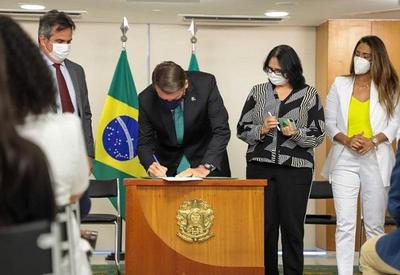 Bolsonaro sanciona PL que cria programa contra a violência doméstica