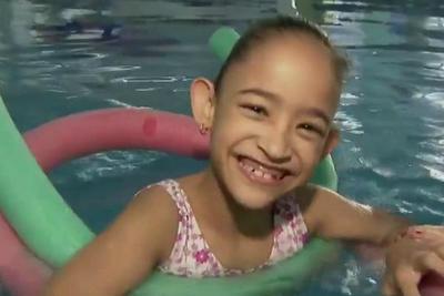 Menina com paralisia cerebral tem recuperação surpreendente após ser adotada