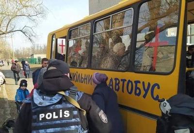 Ucrânia envia ônibus para evacuação de civis em Mariupol