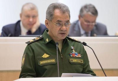 Ministro da Defesa russo visita tropas militares na Ucrânia