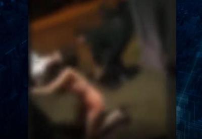 Vídeo: Jovem é brutalmente agredida por seguranças em saída de bar