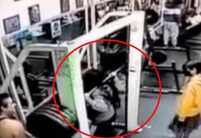 Mulher morre esmagada em academia ao tentar levantar 180 kg; vídeo