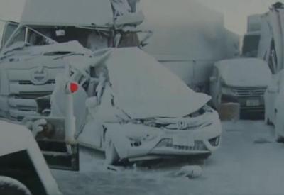 Nevasca causa engavetamento de 134 veículos e deixa 1 morto no Japão