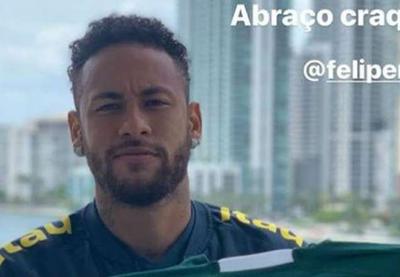 Neymar ganha camisa do Palmeiras e agradece Felipe Melo