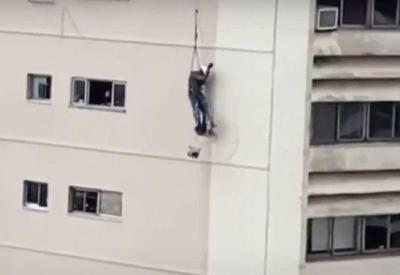 Operário fica preso e pendurado no 10º andar de prédio