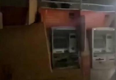 Polícia busca quadrilha que explodiu caixa eletrônico no interior do Paraná