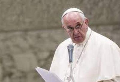 "A terceira guerra mundial 'em partes' agora é total", diz Papa Francisco