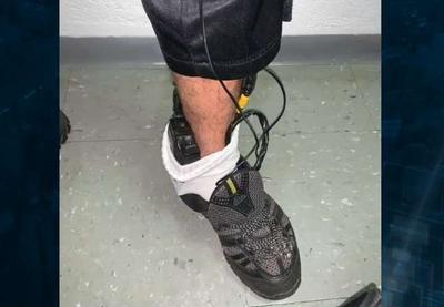 SP: homem é preso por usar câmera no tênis para filmar partes íntimas de mulheres no metrô