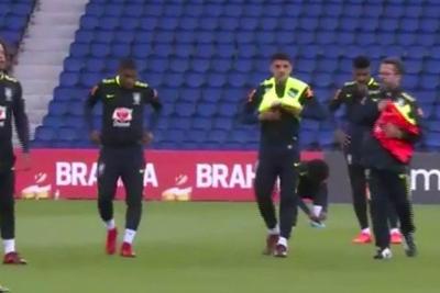 Seleção Brasileira treina em Paris, mas Tite não define time para encarar o Japão