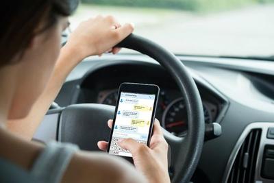 Uso de celular ao volante é terceira maior causa de mortes no trânsito