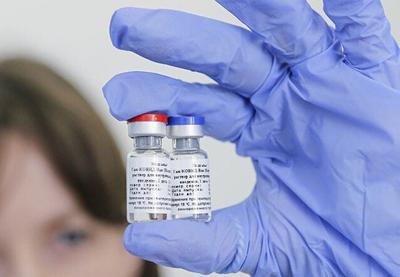 Vacina russa poderá fornecer 2 anos de imunização para Covid-19
