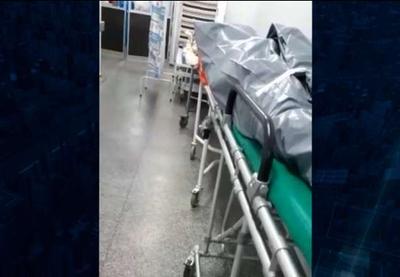 Vídeo mostra pacientes dividindo espaço com corpos em hospital de Manaus