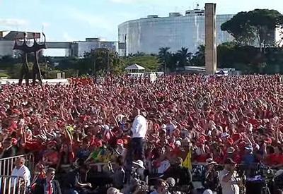 "Sem anistia, sem anistia", entoam apoiadores de Lula durante discurso