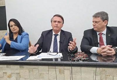 Mendonça e Bolsonaro participam de culto após posse no STF