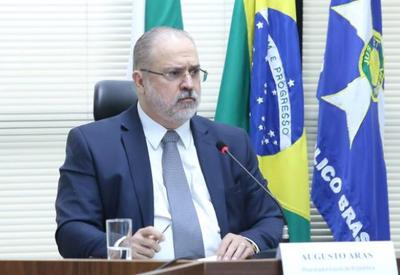 Bolsonaro assina recondução de Aras para segundo mandato na PGR 