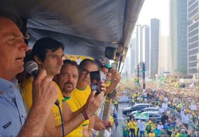 Bolsonaro sobe o tom e ataca Alexandre de Moraes: "Deixa de ser canalha"