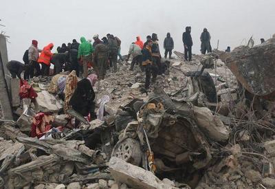 Turquia e Síria chegam ao terceiro dia de buscas com 12 mil mortes confirmadas