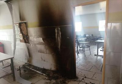 Aluno tenta atacar colegas e atear fogo em escola na Bahia