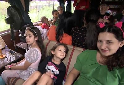 Expresso Vida: viagem de trem celebra luta de crianças que venceram o câncer