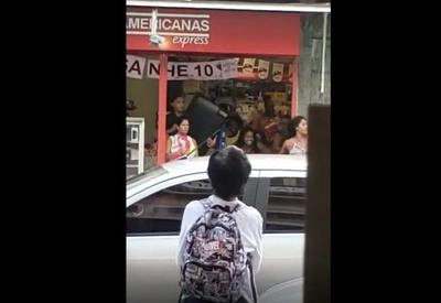 Vídeo: criminosos invadem e furtam Lojas Americanas no Rio de Janeiro