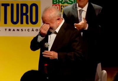 Lula chora ao dizer que meta do governo é combater a fome e a pobreza