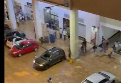 Petrópolis tem arrastões em lojas após temporal