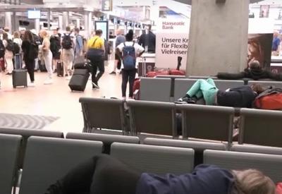 Temporada de férias provoca caos em aeroportos dos EUA e Europa