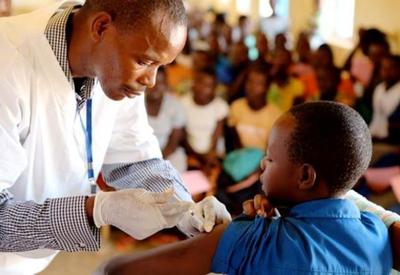 O que separa a vacina contra a covid-19 do braço dos africanos?