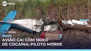 Avião com 180 kg de cocaína cai em canavial no litoral de Alagoas; piloto morre | #SBTBrasil 