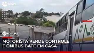 Ônibus perde controle e bate em casa em Porto Alegre | #SBTNotícias