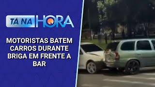 Flagrante: motoristas batem carros durante briga em frente a bar | Tá na Hora (25/11/24)