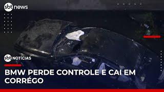 Carro de luxo perde controle cai em córrego e deixa dois feridos | #SBTNoticias