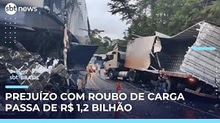 Número de acidentes com caminhões é 4,5 vezes maior do que roubo de cargas | #SBTBrasil