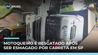 Motoqueiro é resgatado após ser esmagado por carreta em via de SP | #SBTBrasil